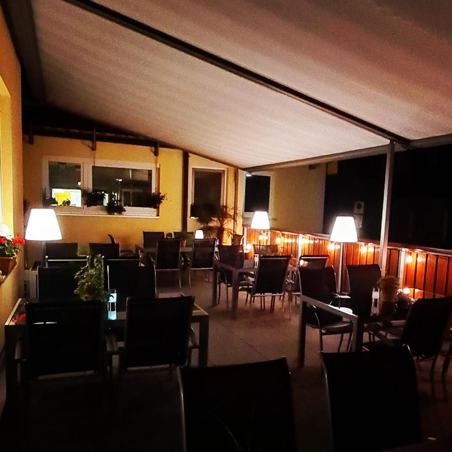 Hotel-Gasthof Krone-Lax Scheinfeld Buitenkant foto
